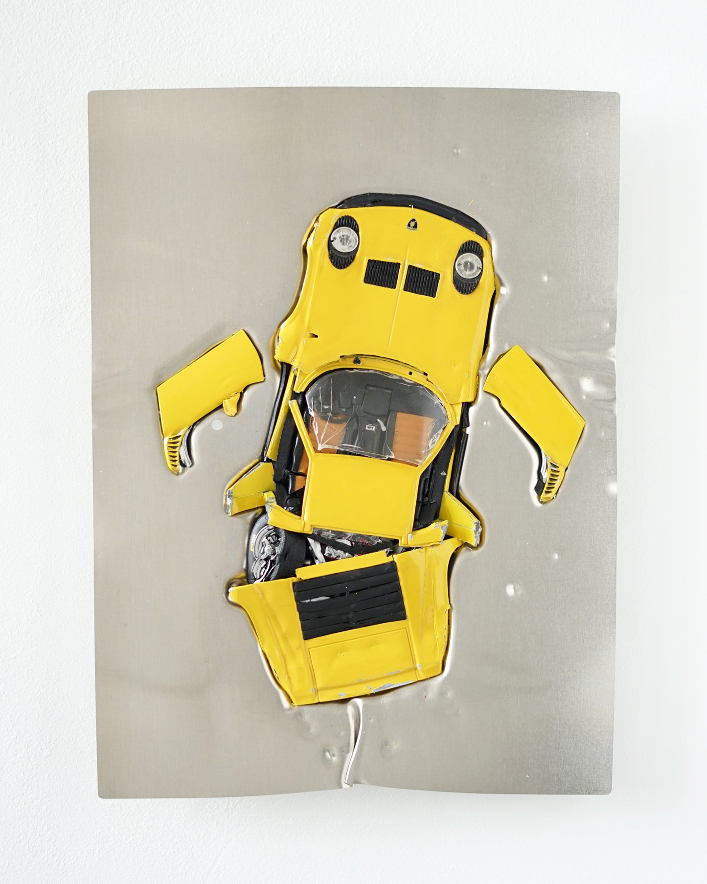 CAR CRASH 1:18 (38 × 28,5 cm)