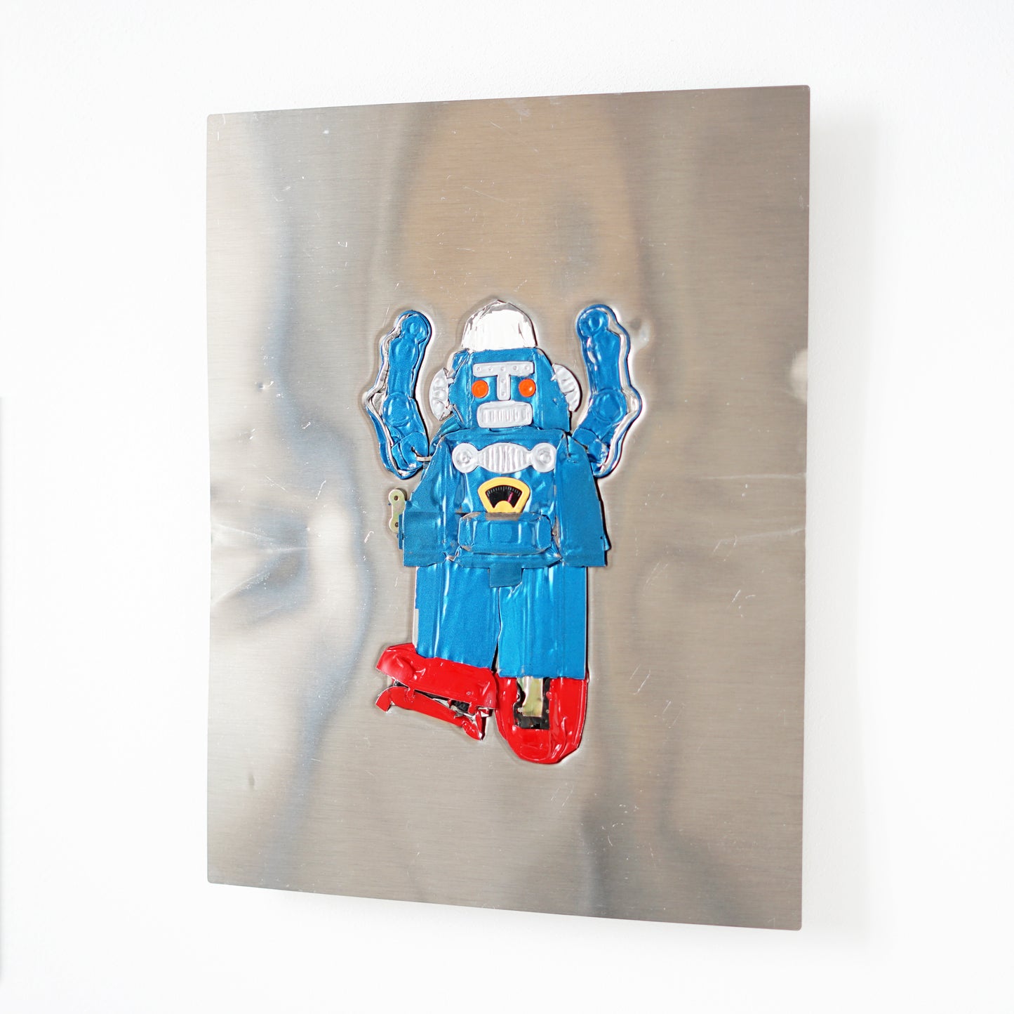 CRUSHED ROBOT (48 x 38 cm)